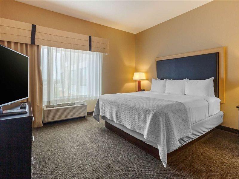 Cambria Denver International Airport 3*