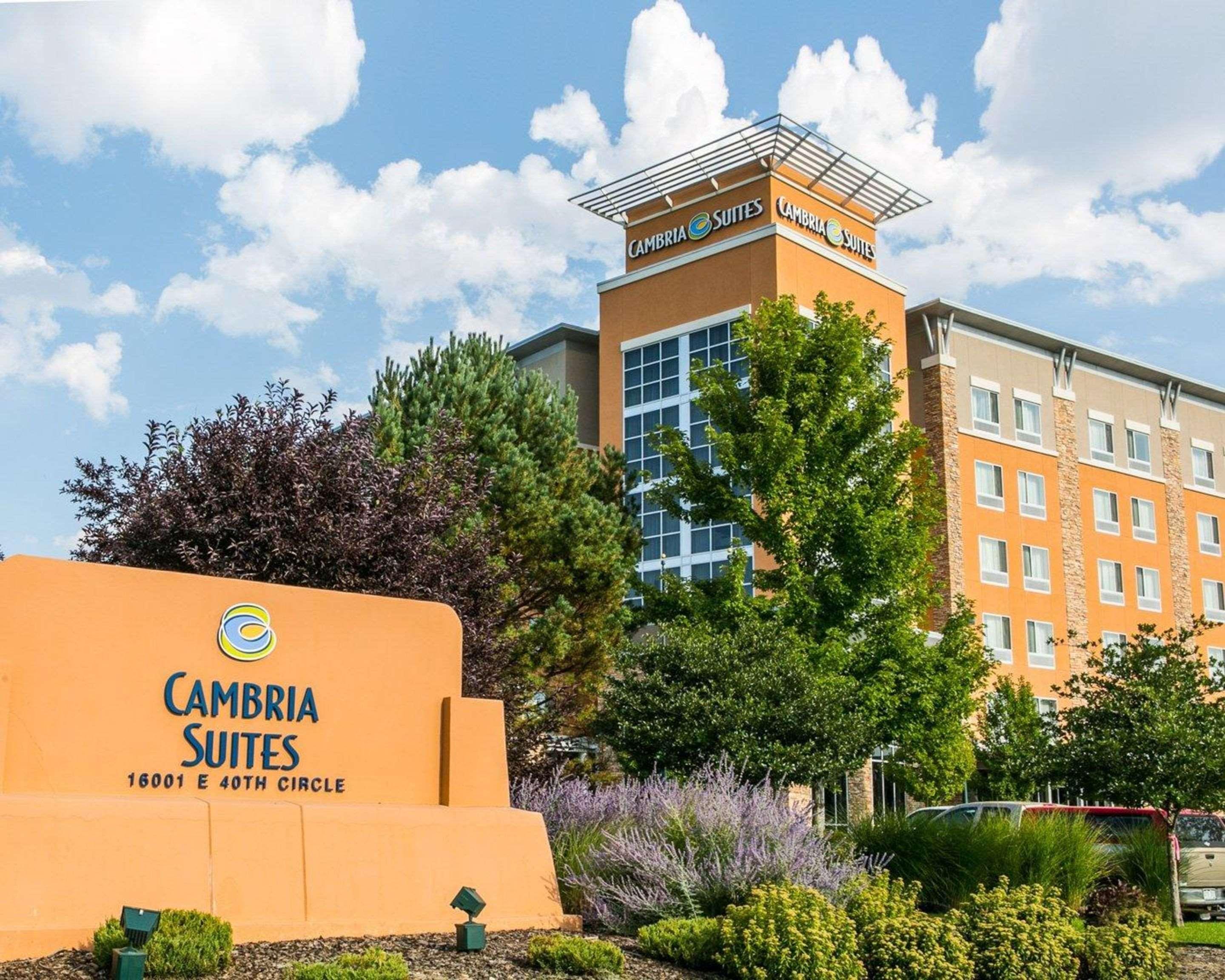 Cambria Denver International Airport 3*