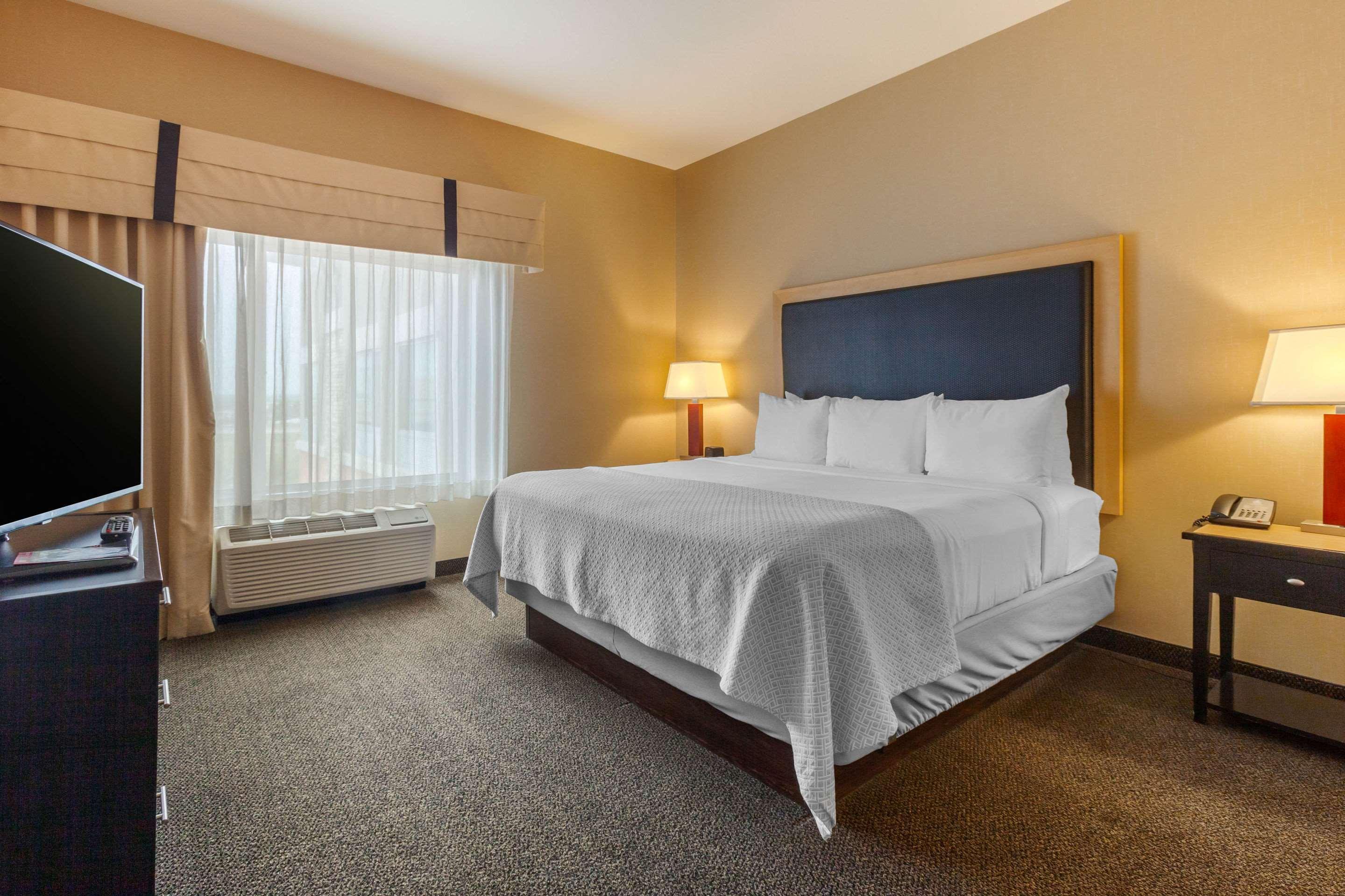 Cambria Denver International Airport Hotel 3*